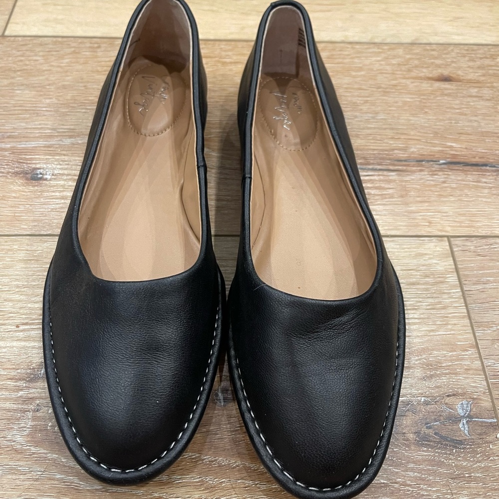 Crown Vintage Leather Flat Black Shoes